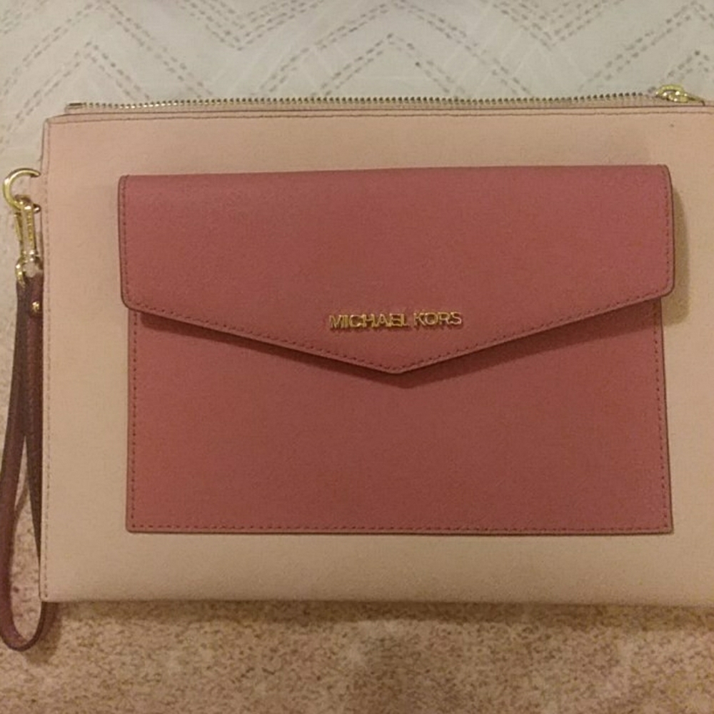 Micheal kors jet set large pink logo wristlet.
